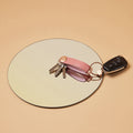 Orbitkey Gift Set Sleutelhouder Cotton Candy+ Ring V2│art. GLT2-CCT-201│met autosleutel liggend op ronde spiegel