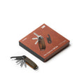 Orbitkey Gift Set Crazy Horse Oak-Brown+Multi-Tool│art. GCH2-OBR-201│met opengevouwen sleutels naast doos