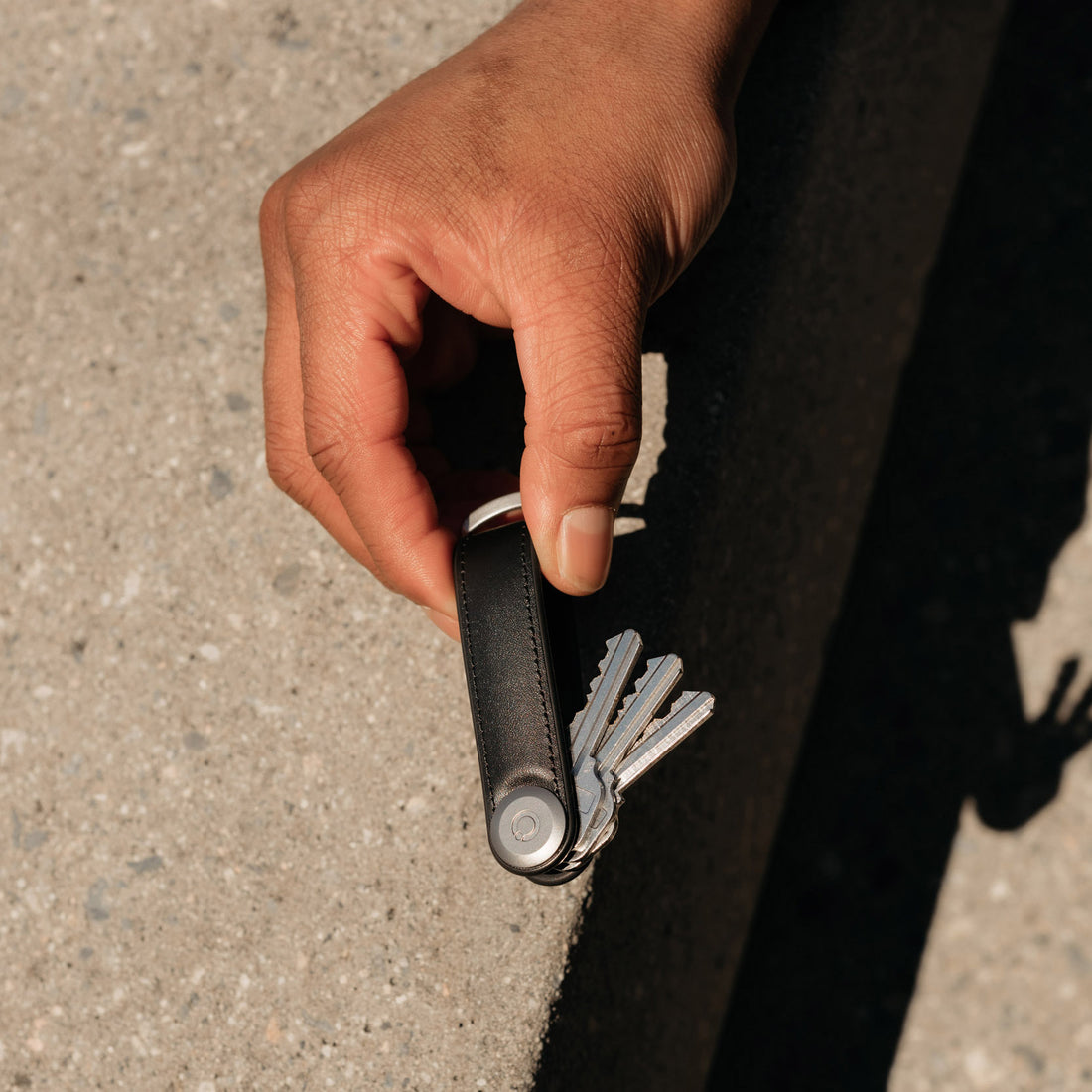 Orbitkey Sleutelhouder Hybrid leather Black│art. KHL3-BLK-111│vooraanzicht met uitgevouwen sleutels