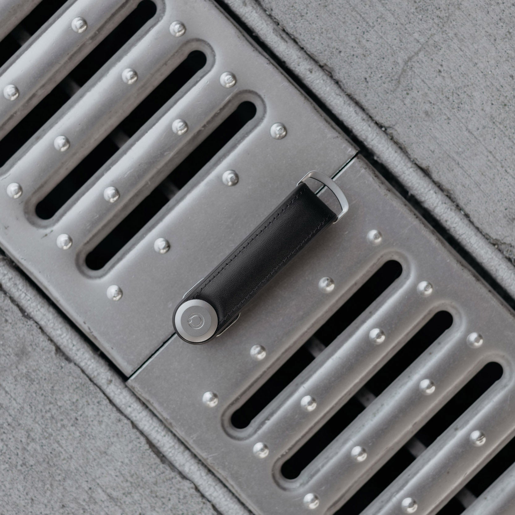 Orbitkey Sleutelhouder Hybrid leather Black│art. KHL3-BLK-111│op buitenafvoerplaat 