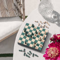 Classic Chess Schaakspel│Printworks│art. PW00684│uit doos op witte tafel in tuin