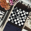 The Art of Chess Schaakspel│Printworks│art. PW00531│schaakbord naast doos op salontafel bovenaanzicht