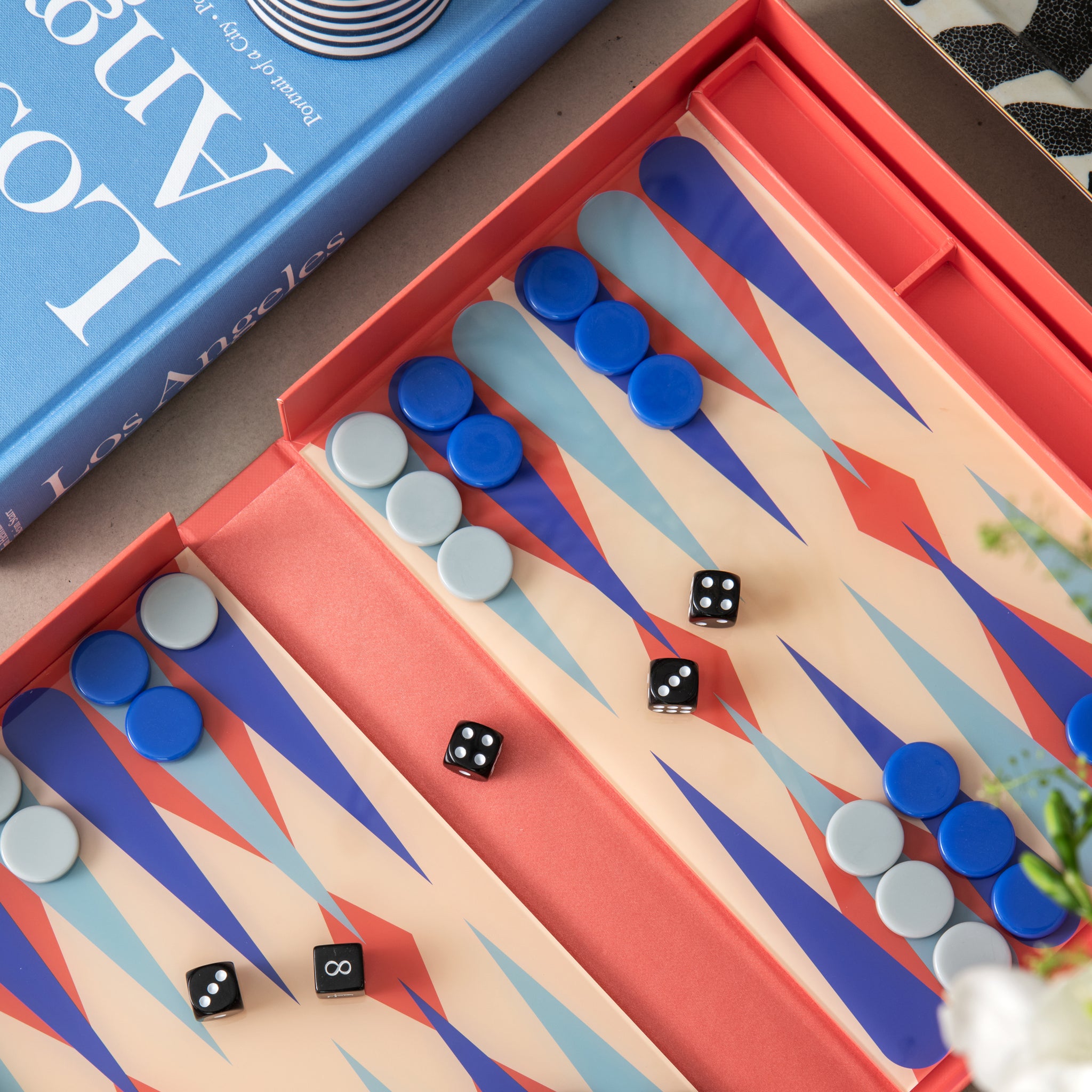 Art of Backgammon Bordspel│Printwork Classic│art. PW00544│geopend met speelstukken en dobbelstenen
