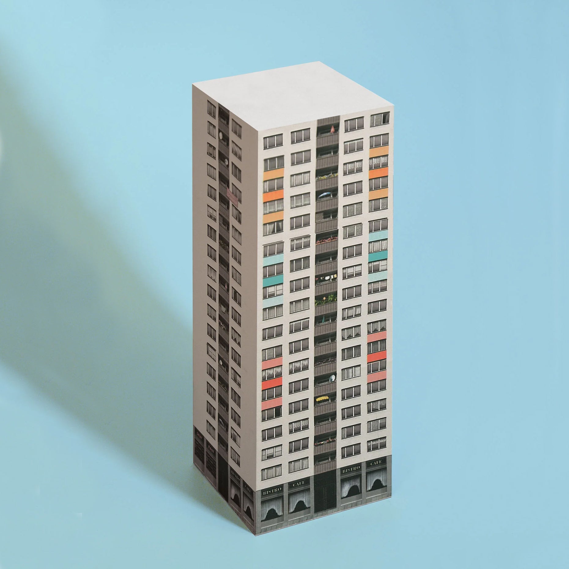 Paperscraper Plattenbau Berlin│Memoblok│bovenaanzicht schuin met blauwe achtergrond