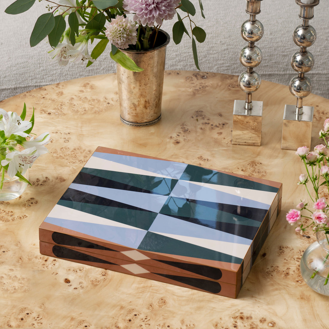 Backgammon Lacquered Bordspel│Printworks│art. PW00722│geopend met stukken en witte achtergrond