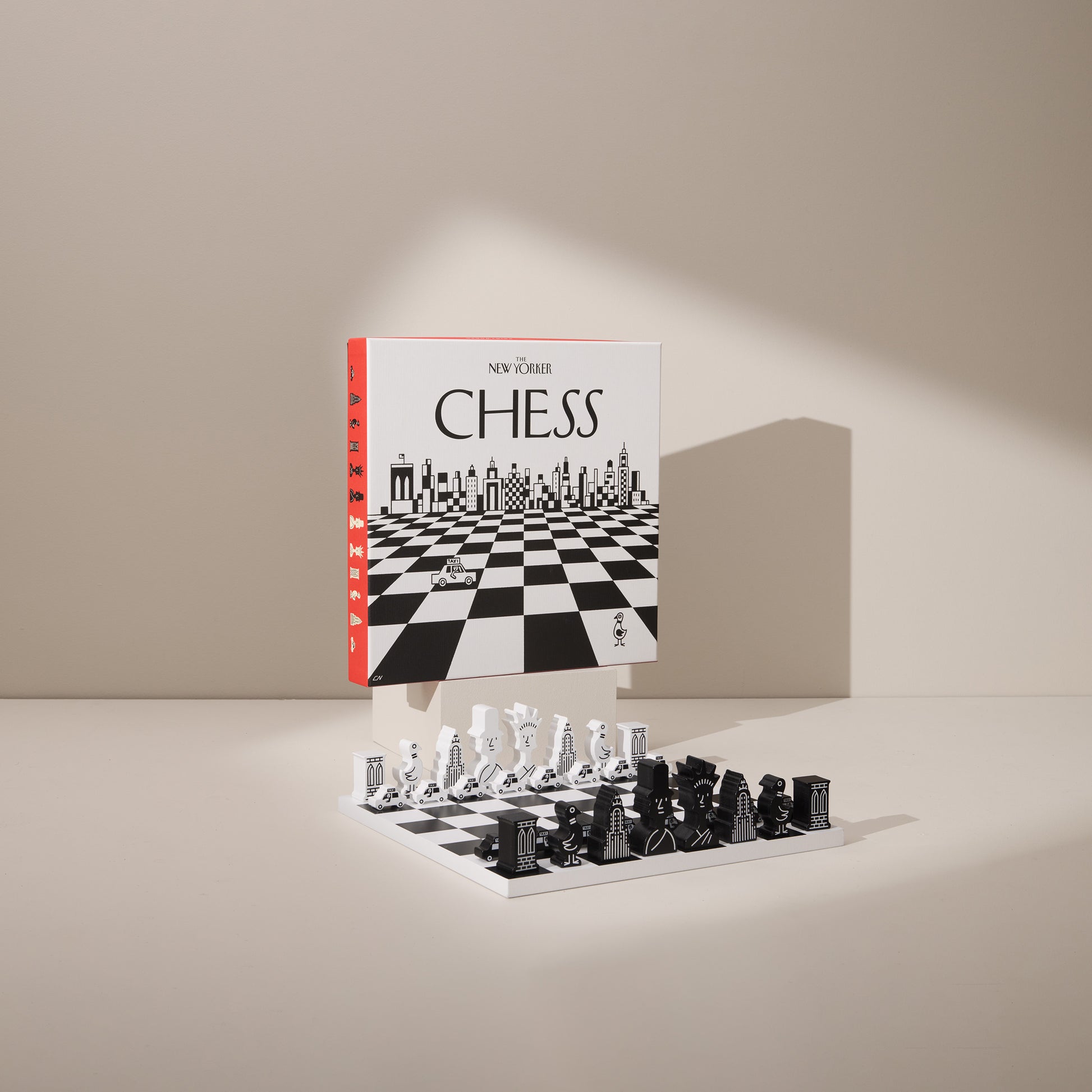 Schaakspel Chess NYC│The New Yorker x Printworks│art. PW00720│voor doos rechtopstaand op blok