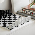 Schaakspel Chess NYC│The New Yorker x Printworks│art. PW00720│op dressoir naast boeken