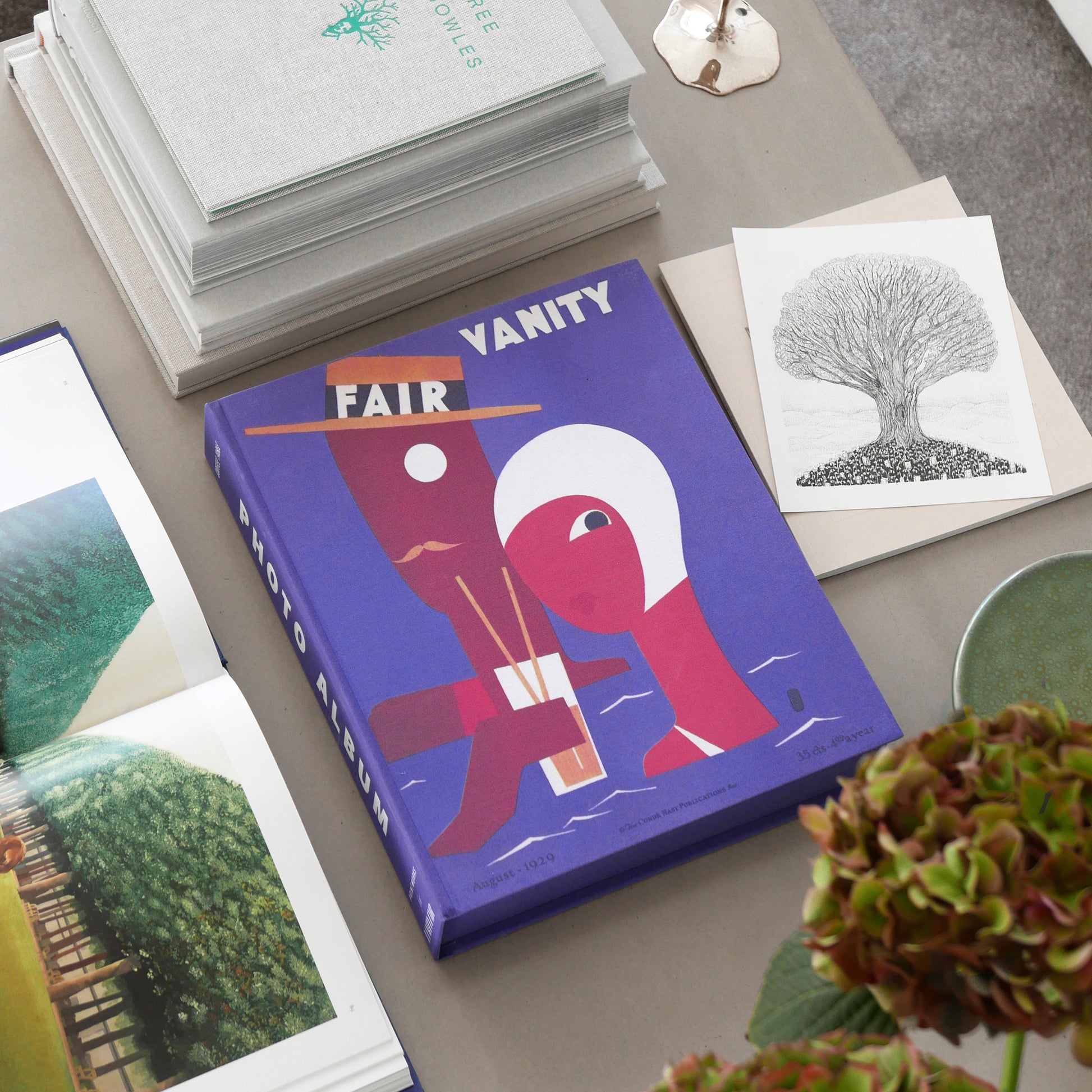 Fotoalbum Vanity Fair Cover August 1929│Printworks│art. PW00698│liggend op tafel naast boeken