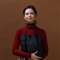Rafeltas Mini Blauw│Niki Giling voor Koda Amsterdam│art. RM489│model met tas in handen