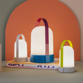 Uri Matz Oplaadbare Tafellamp│Remember│art. LU07│op stapel tijdschriften met piccolo versie