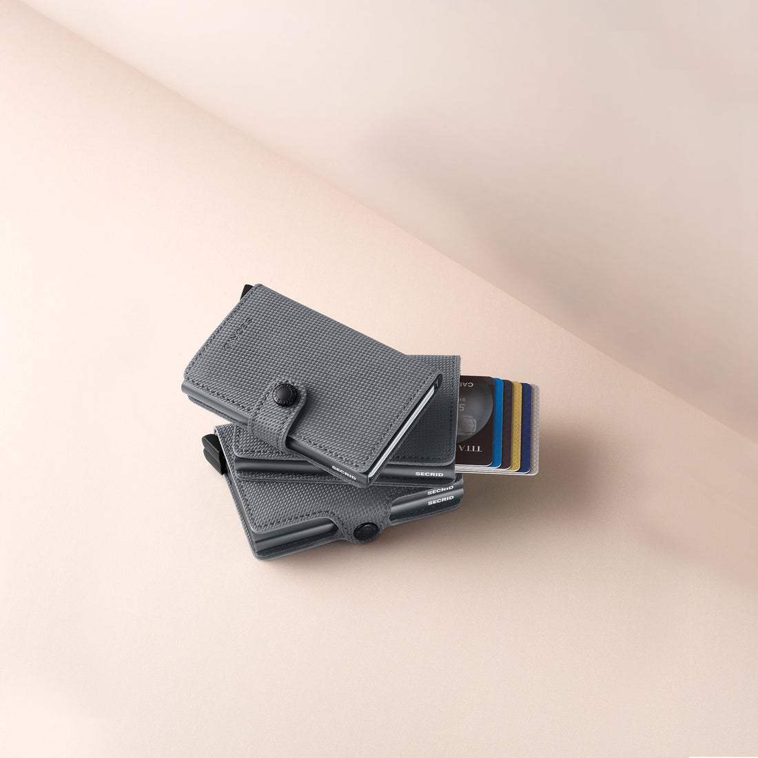 Secrid Slimwallet Carbon│art. SCA-COOLGREY│pasjeshouder│voorkant met witte achtergrond