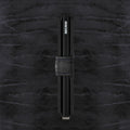 Secrid Miniwallet Dutch Martin│art. MDM-NIGHTBLUE│Pasjeshouder│zijkant met leersoort op achtergrond