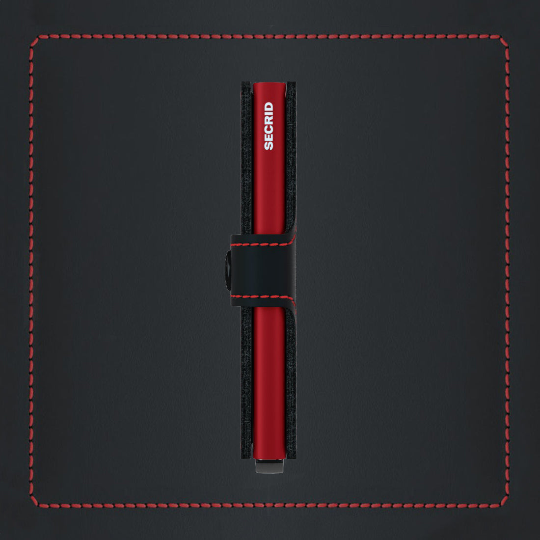 Secrid Miniwallet Matte│art. MM-BLACK&RED│Pasjeshouder│zijkant met leersoort op achtergrond