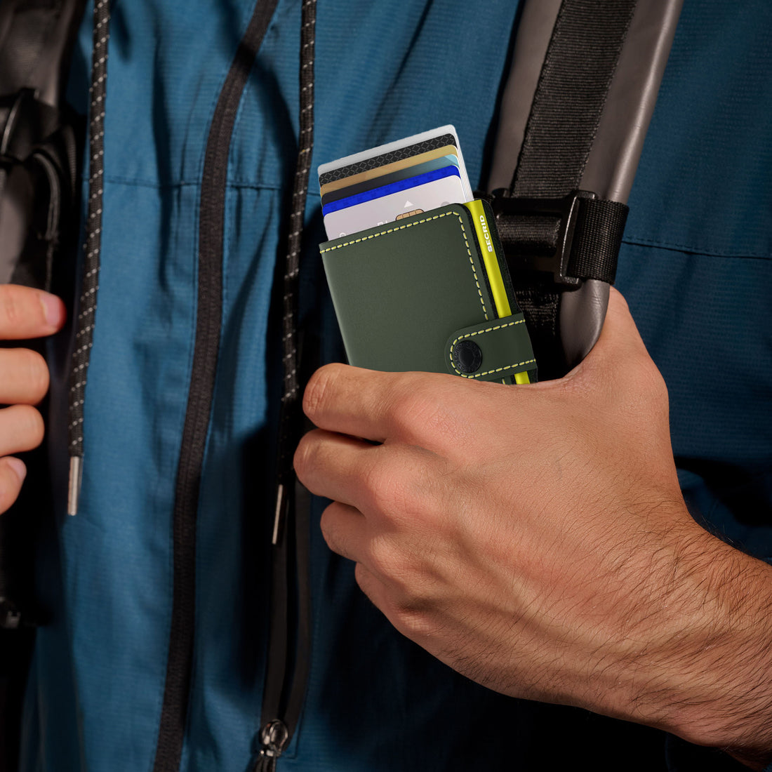 Secrid Miniwallet Matte│art. MM-GREEN&LIME│Pasjeshouder en Portemonnee│voorkant met witte achtergrond