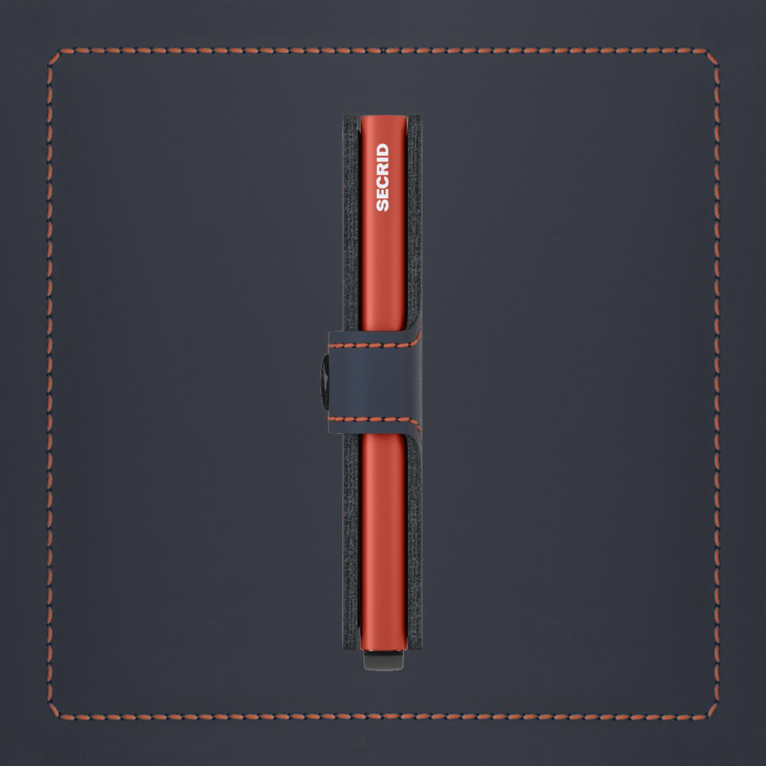 Secrid Miniwallet Matte│Pasjeshouder│art. MM-NIGHTBLUE&ORANGE│zijkant met leersoort op achtergrond