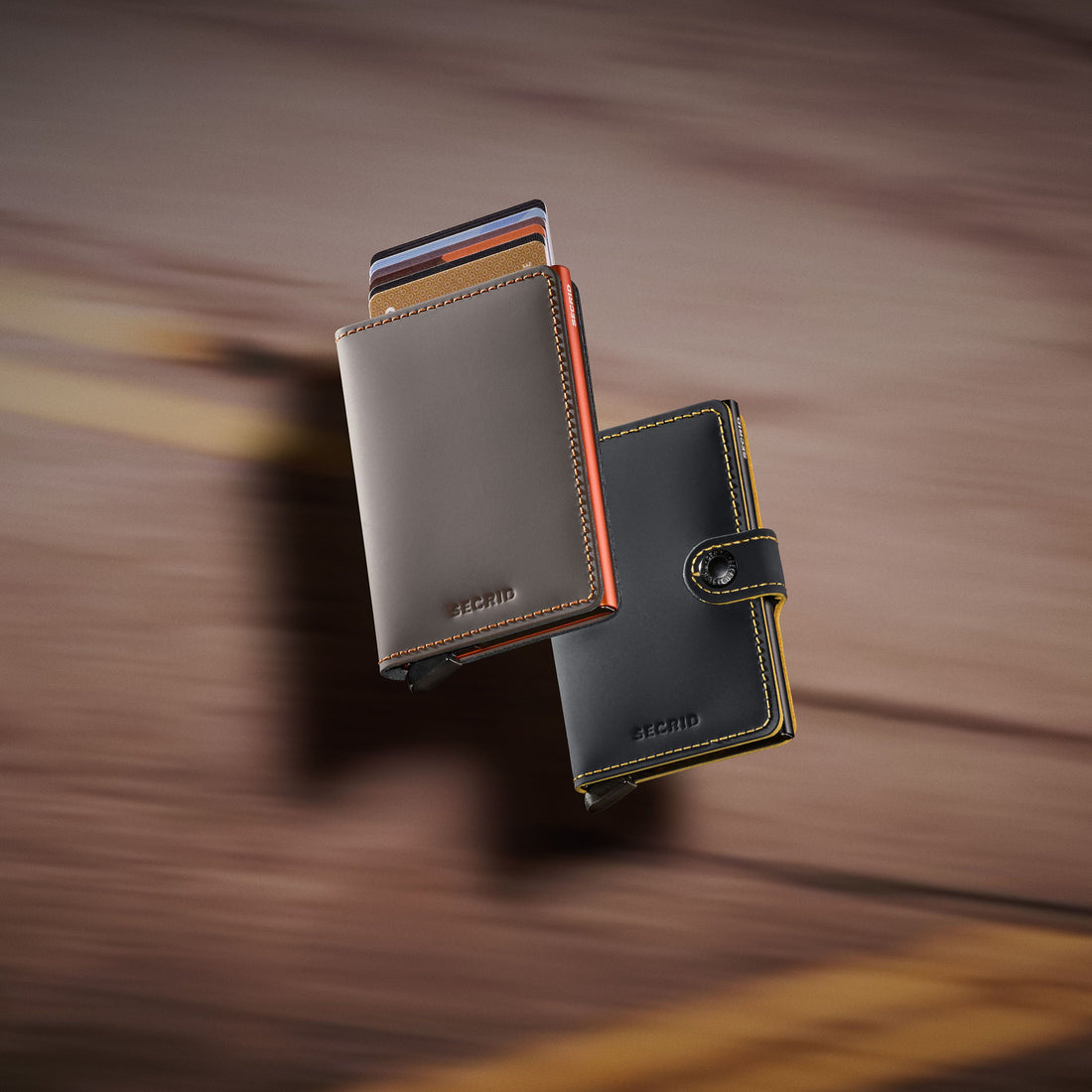 Secrid Miniwallet Matte│art. MM-TRUFFLE&ORANGE│Pasjeshouder│vooraanzicht met witte achtergrond