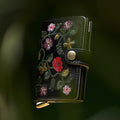 Secrid Miniwallet Premium Stitch│art. MST-FLORAL OLIVE│zwevend met groene achtergrond