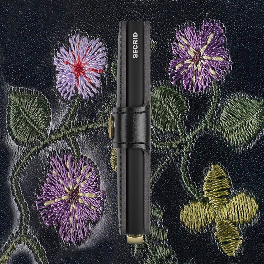 Secrid Miniwallet Stitch Floral│art. MST-FLORAL BLACK│zijkant met leersoort op achtergrond