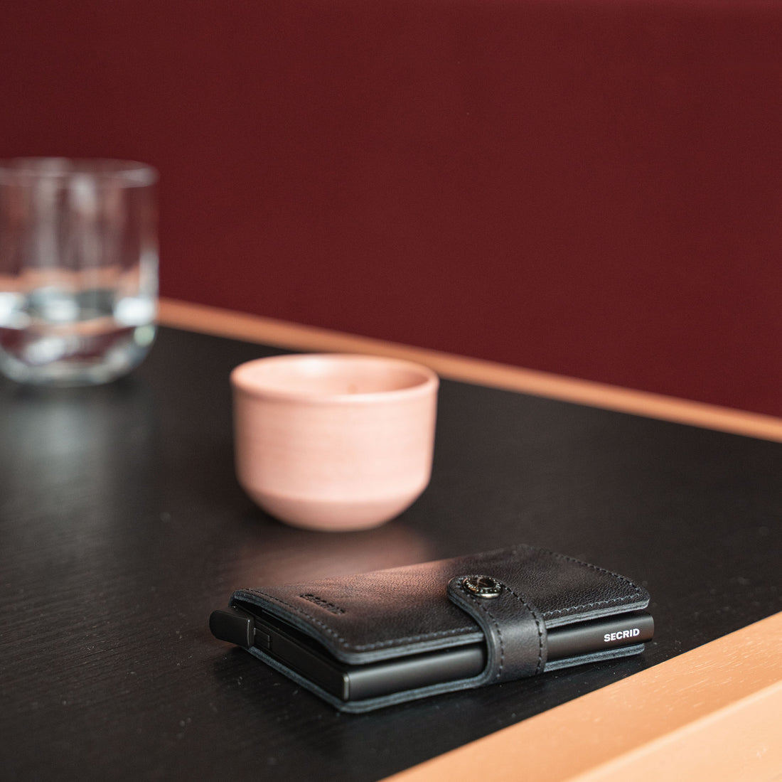 Secrid Miniwallet Vintage Zwart│art. MV-BLACK│Pasjeshouder en Portemonnee│voorkant met witte achtergrond