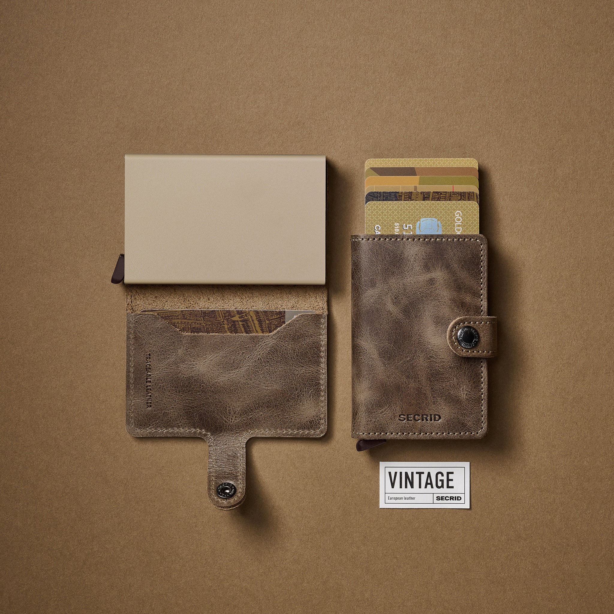 Secrid Miniwallet Vintage Traceable│art. MVTR-CLAY│geopend en met uitgeschoven pasjes naast elkaar