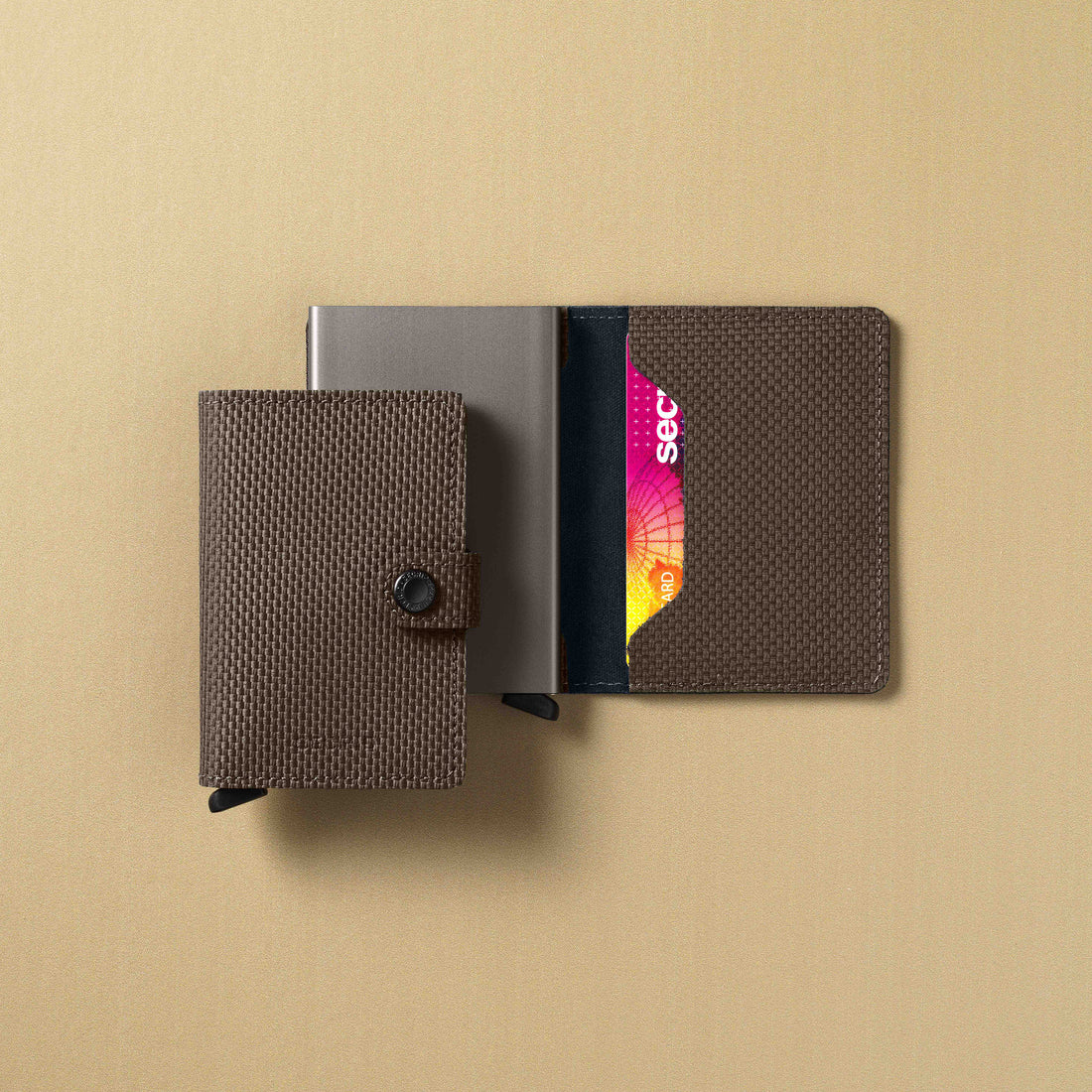 Secrid Slimwallet Carbon│art. SCA-KHAKI│Pasjeshouder│voorkant met witte achtergrond