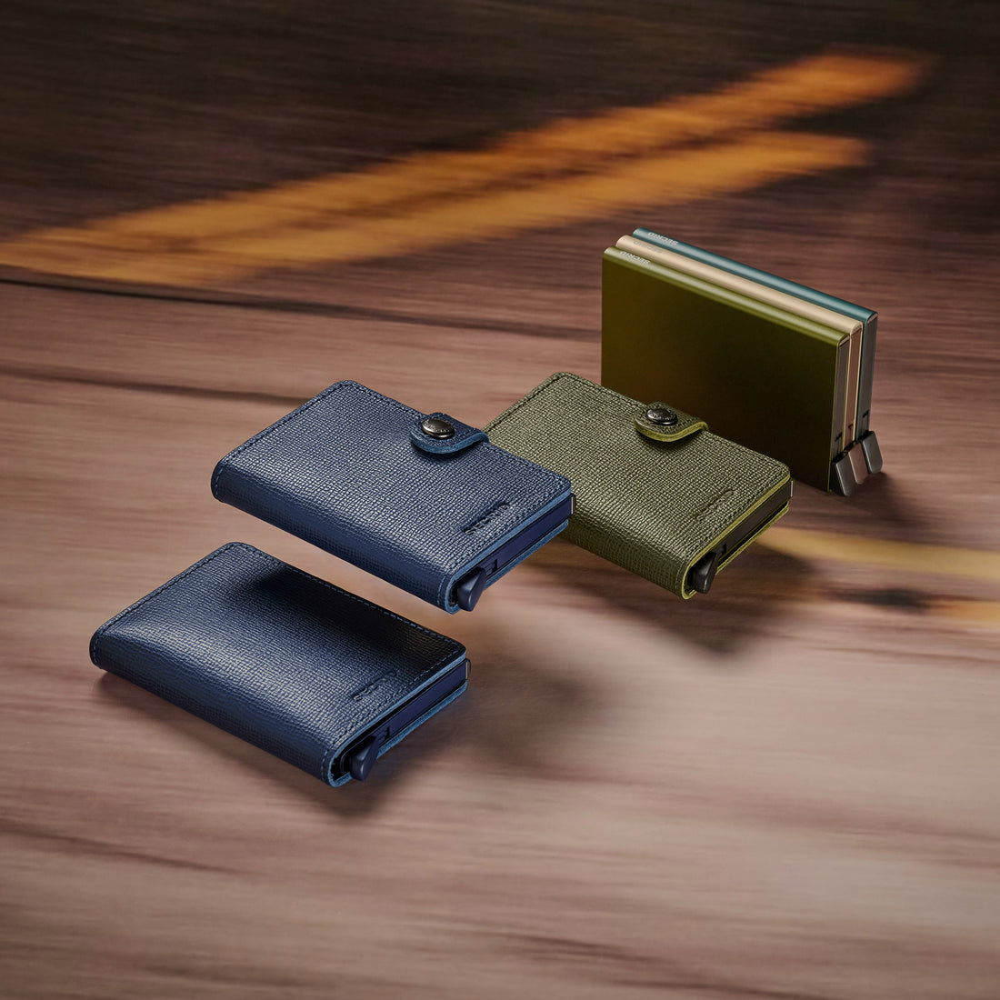 Secrid Slimwallet Crisple│art. SC-COBALT│Pasjeshouder│voorkant met witte achtergrond