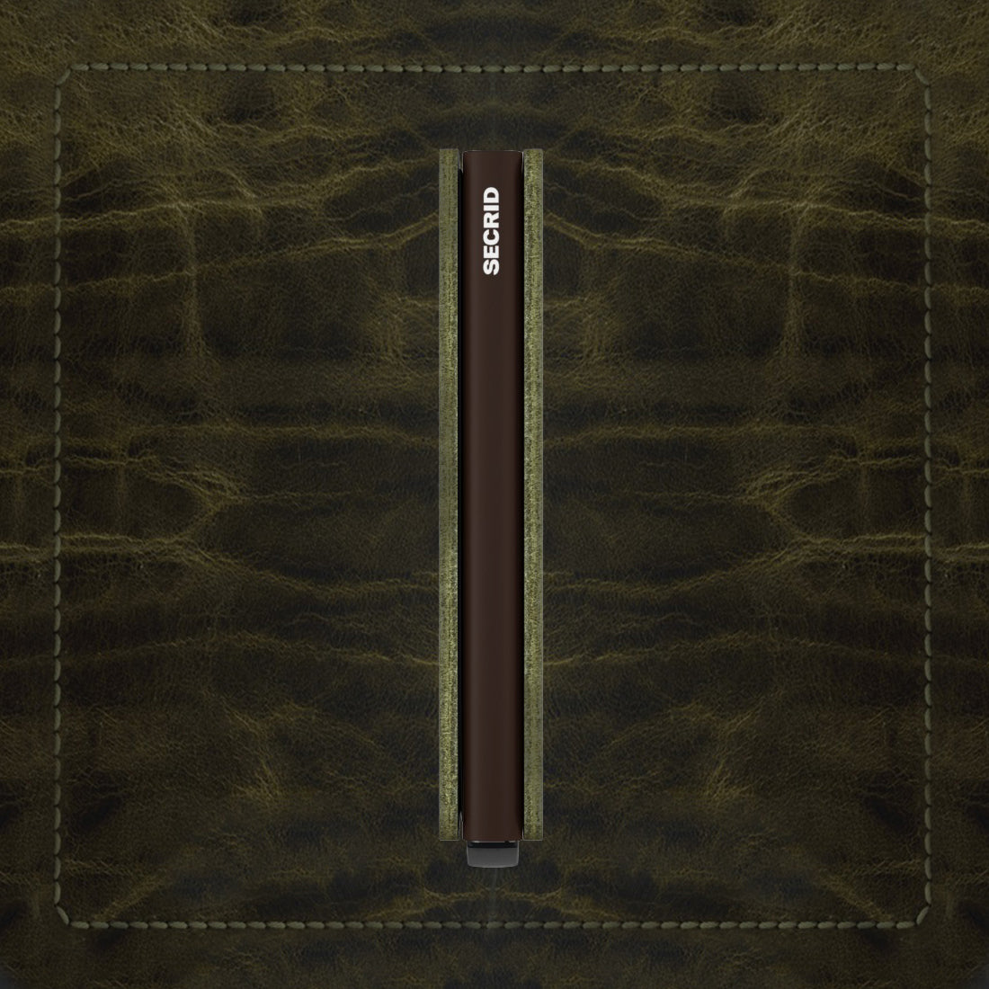 Secrid Slimwallet Dutch Martin│Pasjeshouder│art. SDM-OLIVE│voorkant witte achtergrond