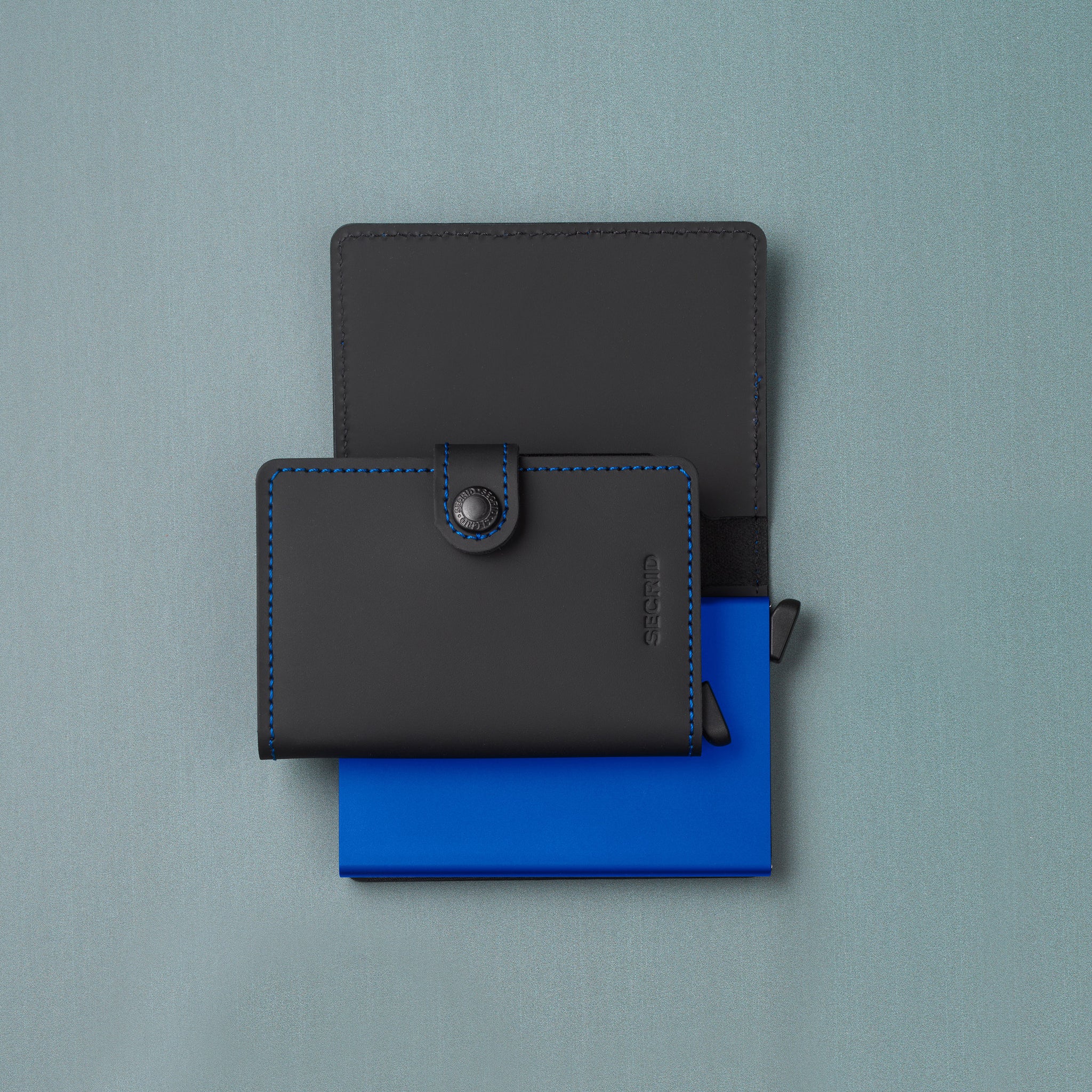 Secrid Slimwallet Matte│at. SM-BLACK&BLUE│Pasjeshouder│bovenaanzicht met Miniwallet