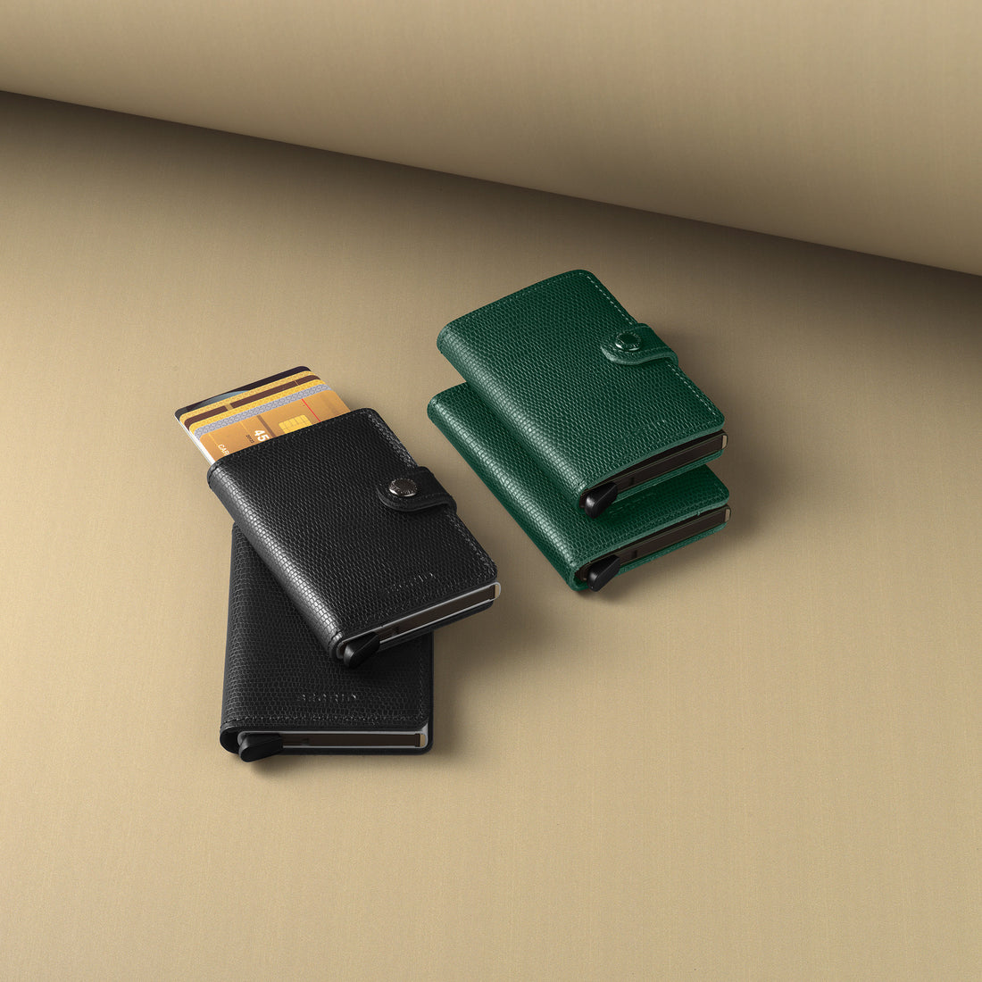 Secrid Slimwallet Rango│art. SRA-BLACK│Pasjeshouder│voorkant met witte achtergrond