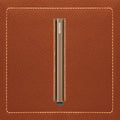 Secrid Slimwallet Saffiano│art. SSA-CARAMEL│Pasjeshouder│zijkant met leersoort op achtergrond