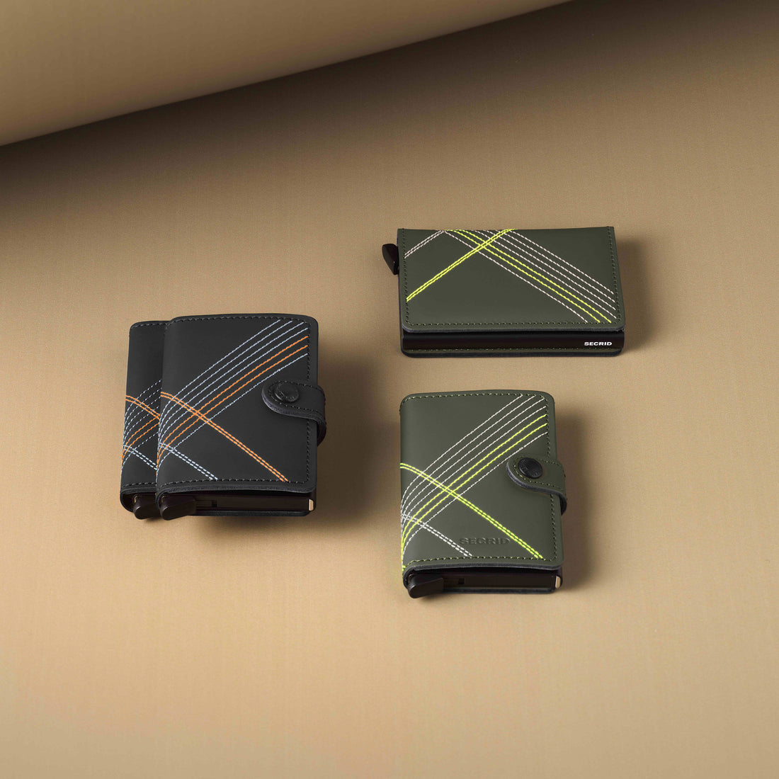 Secrid Slimwallet Stitch│art.SST-LINEA-LIME│Pasjeshouder│voorkant met witte achtergrond