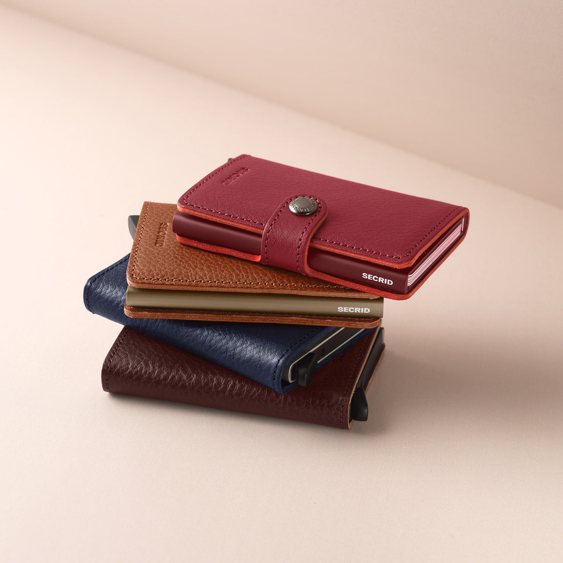 Secrid Slimwallet Veg│art. SVG-CARAMELLO-SAND│Kaarthouder│voorkant met witte achtergrond