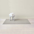 Chilewich Shag Deurmat 46x71 Skinny Stripe Birch│art. 200134-001│vooraanzicht met krukje op houten vloer