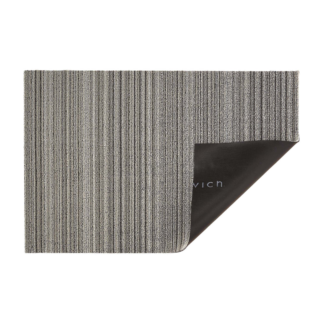Chilewich Shag Deurmat 61x91 Skinny Stripe Birch│art. 200133-001│bovenaanzicht met omgevouwen hoek en witte achtergrond