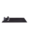 Chilewich Shag Deurmat 46x71 Solid Black│art. 200138-001│vooraanzicht schuin met wollen laarsjes