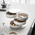 Sieradendoos Rond 4-Laags Wit Yamazaki│art. 04068│geopend met sieraden op bureau