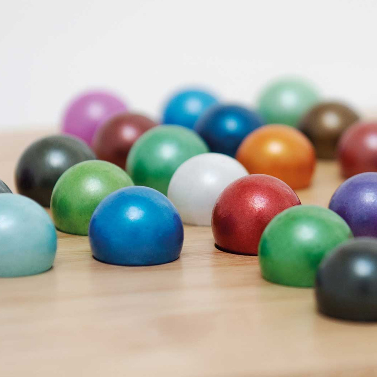Remember Solitaire Houten Bordspel | art. SOL1 | zijaanzicht met detail van de speelballen