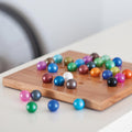 Remember Solitaire Houten Bordspel | art. SOL1 | op tafel met de ballen op en naast het bord