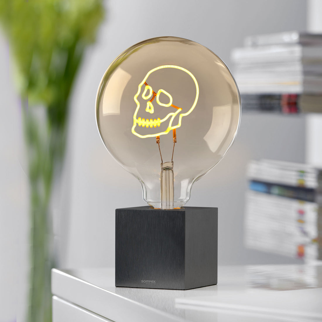 Sompex LED-Filament lamp Large Skull│art. 625137│vooraanzicht met witte achtergrond en licht uit