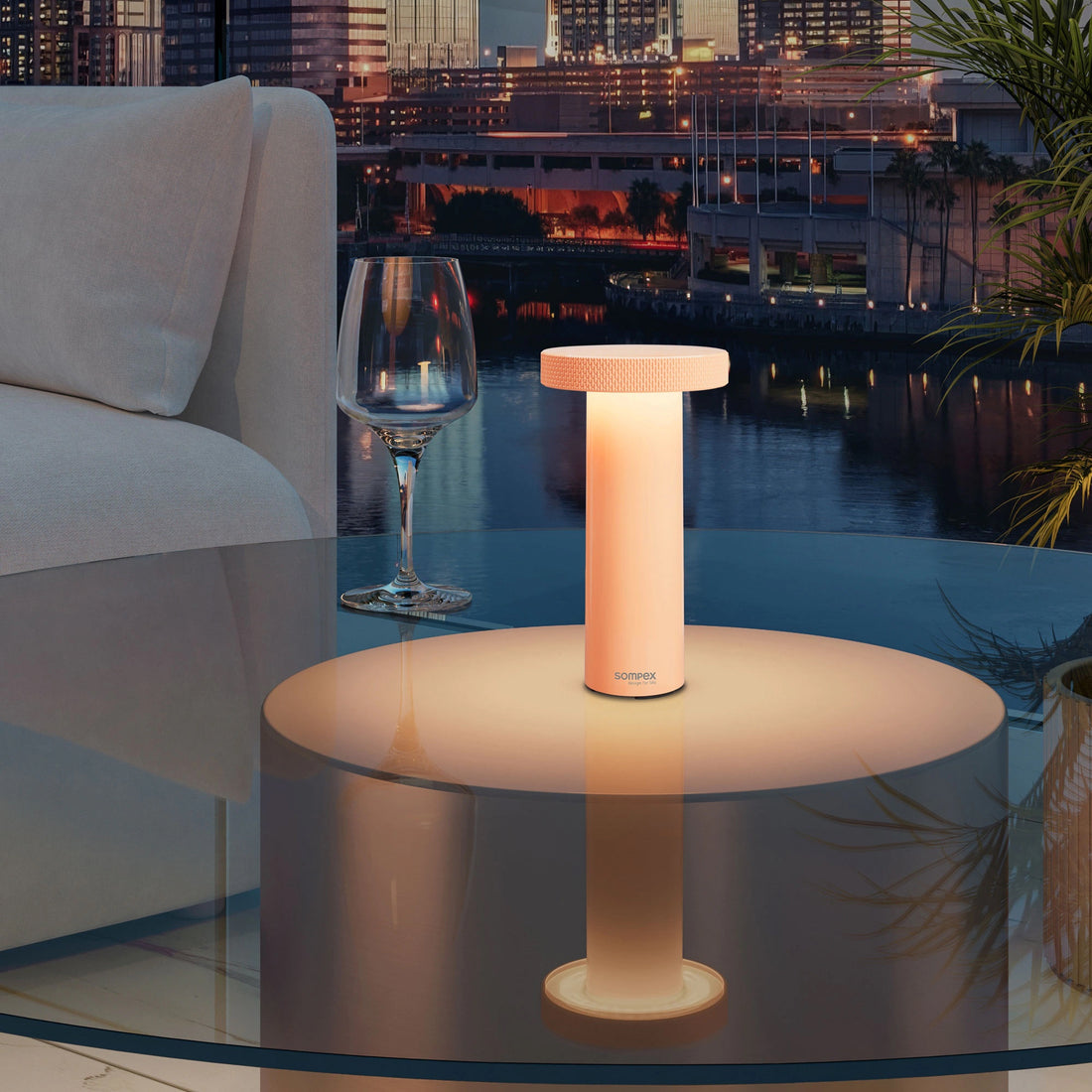 Sompex Volume Oplaadbare Tafellamp Apricot│art. 78537│vooraanzicht met wittte achtergrond