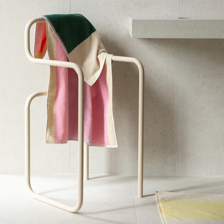 Badhanddoek Martens & Martens Pink & Dark Green Suite702│art. CMMTT70PIDG│voorkant met witte achtergrond