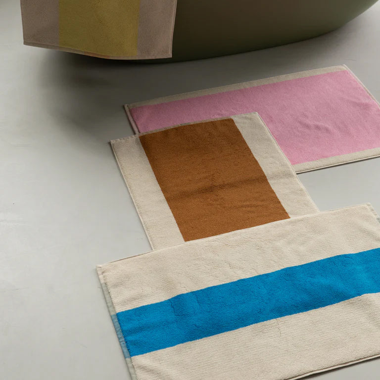 badmat Martens & Martens Suite702│3 varianten op grond naast bad