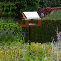 The Barn Vogelvoederhuis op paal ruin van Heeej - in tuin met korenbloemen