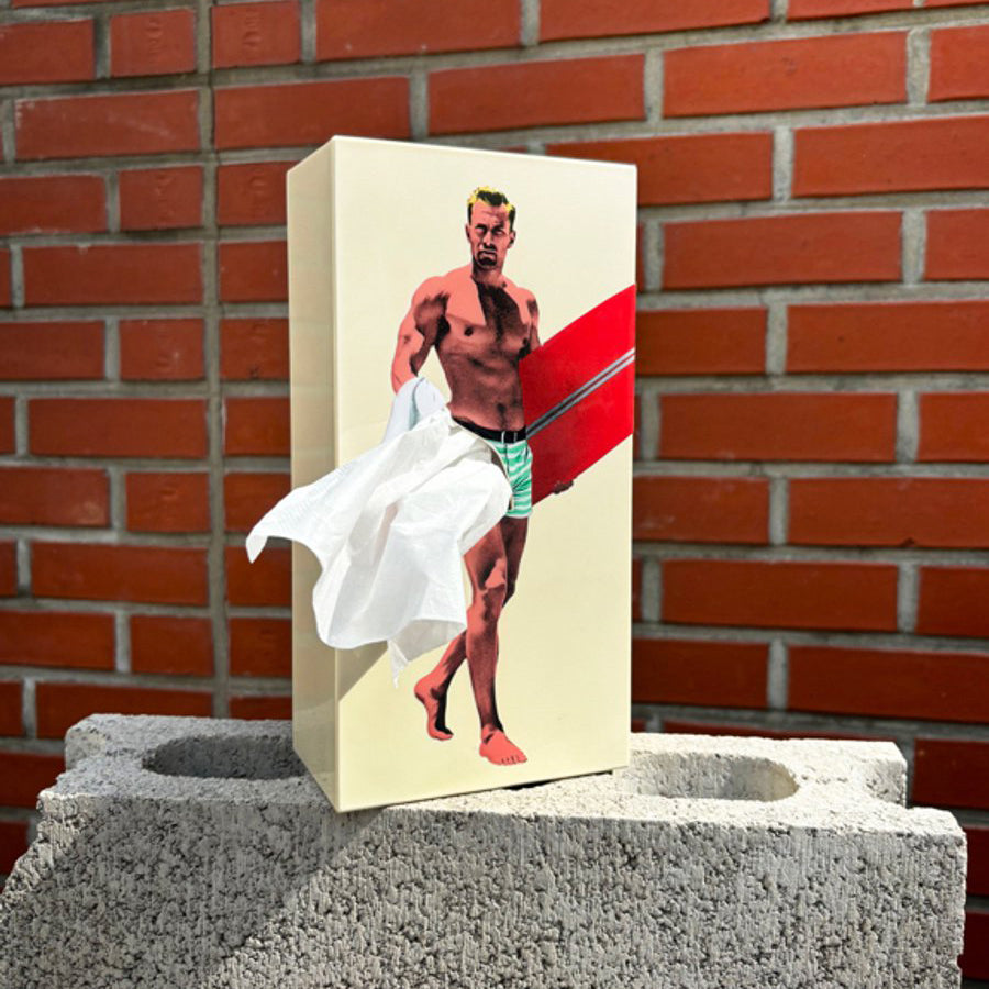 Tissue Up Boy Beige│Tisuebox│art. TG006DU│op betonblok voor stenen muur