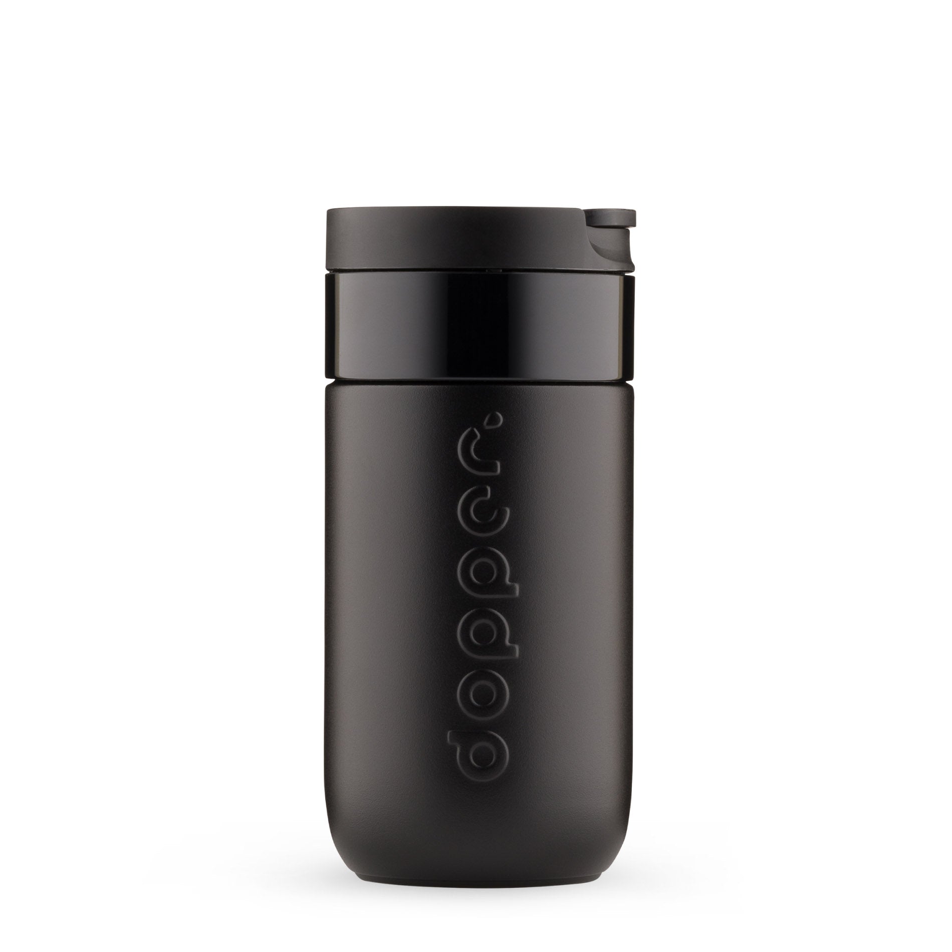 Dopper Travel Mug Small 300ml Blazing Black (zwart) - vooraanzicht met witte achtergrond