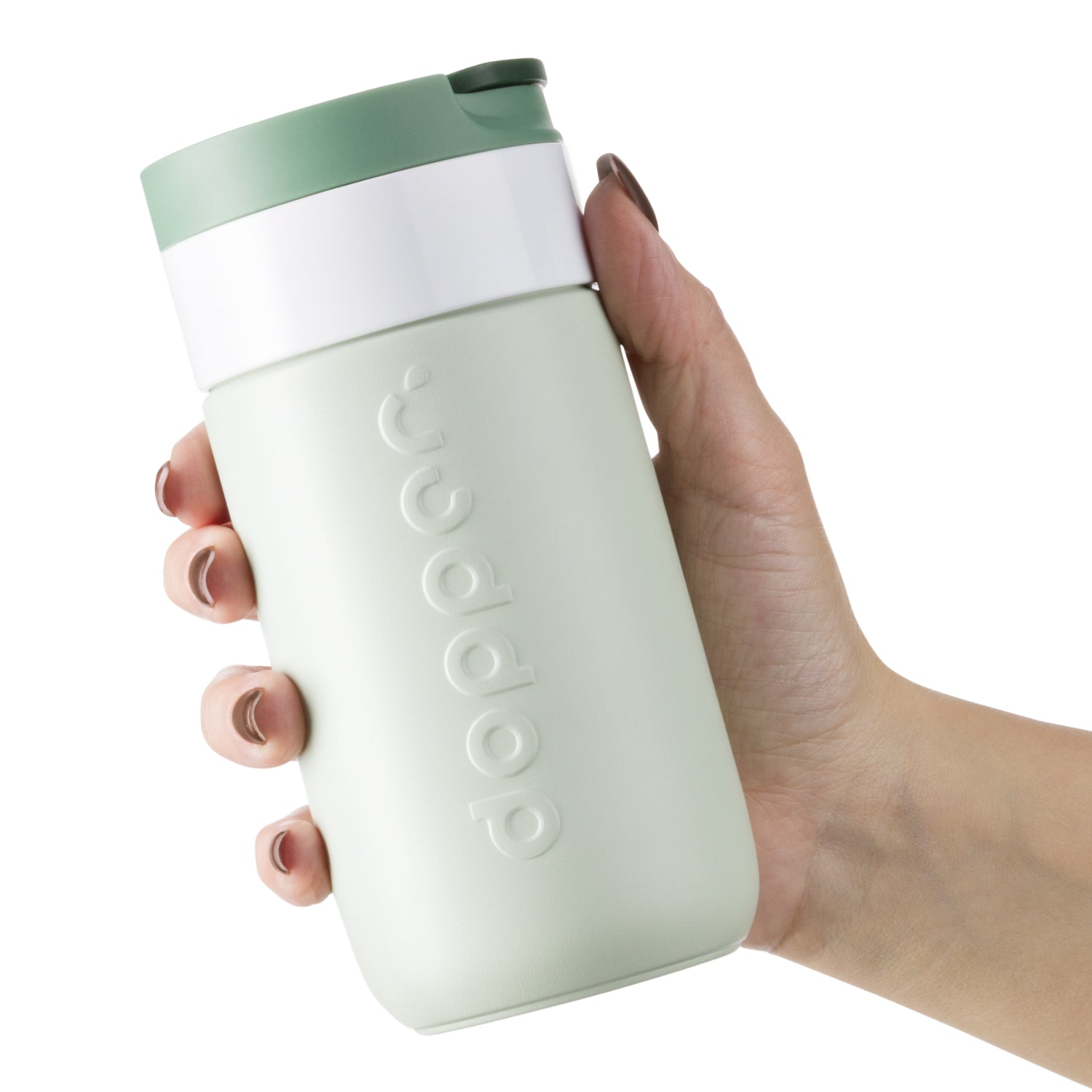 Dopper Travel Mug Small 300ml Forest Green  vastgehouden in hand van vrouw