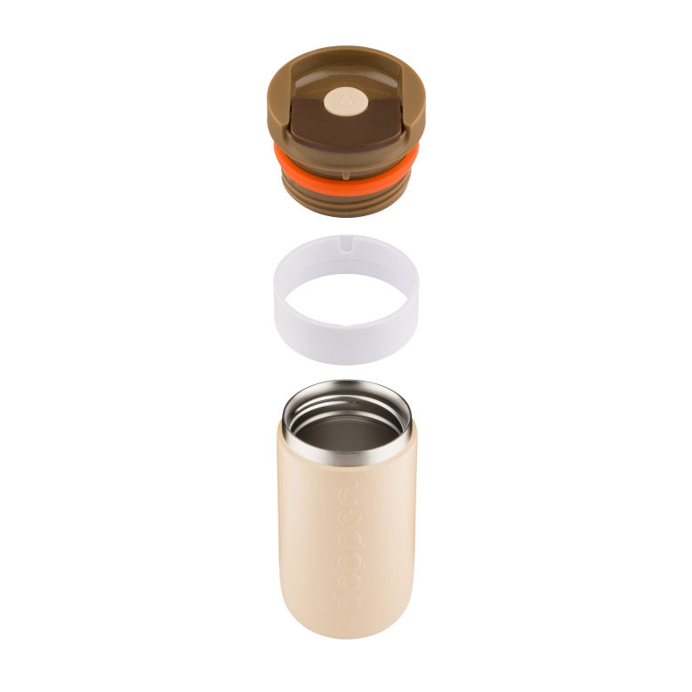 Dopper Travel Mug Small 300ml Earthy Brown (Beige) - losse onderdelen zwevend boven elkaar