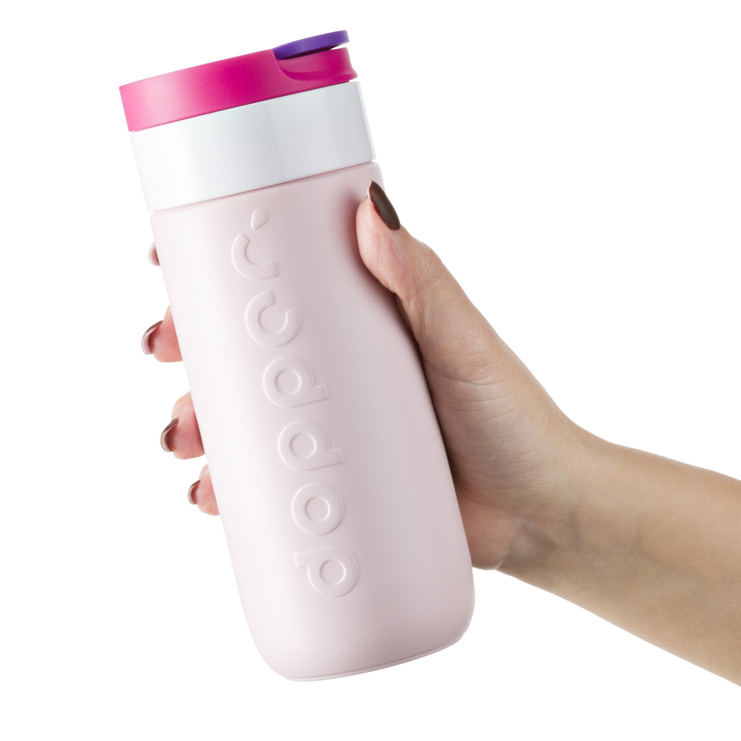 Dopper Travel Mug Large 400ml Berry Pink (roze) - in hanad van vrouw vastgehouden