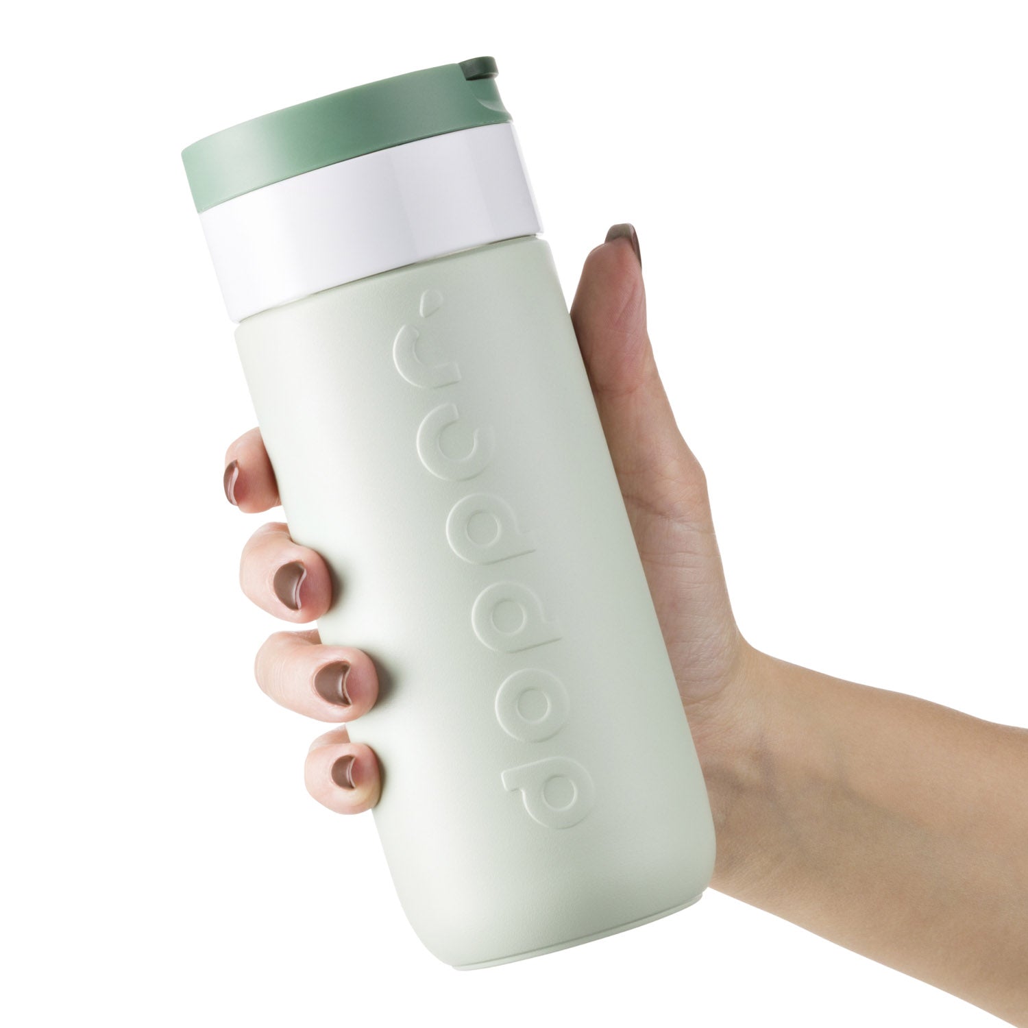 Dopper Travel Mug Large 400ml Forest Green (groen) - in hand van vrouw vastgehouden