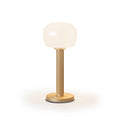 ELLE Decoration Vendome oplaadbare tafellamp in mat goud, vooraanzicht op witte achtergrond.